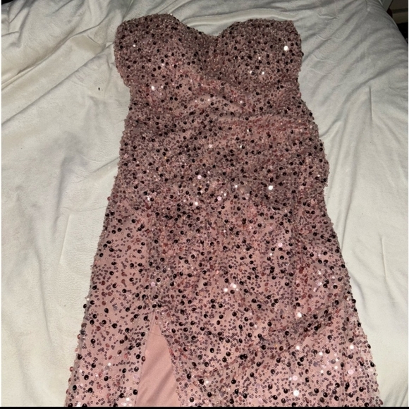 Prom dress - Picture 1 of 2